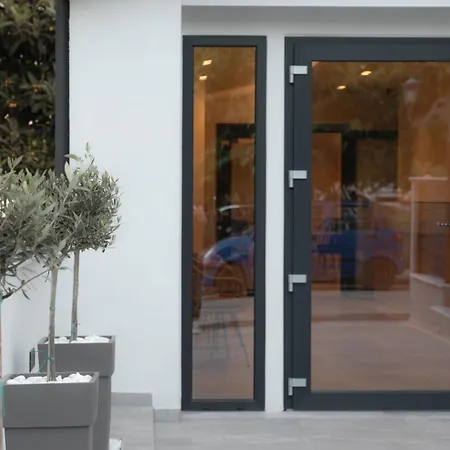Aparthotel Nomad *
